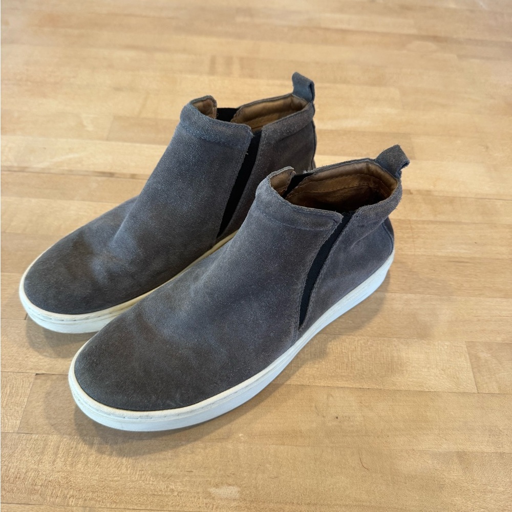 Sofft Gray Suede Sneakers with Elastic Panels